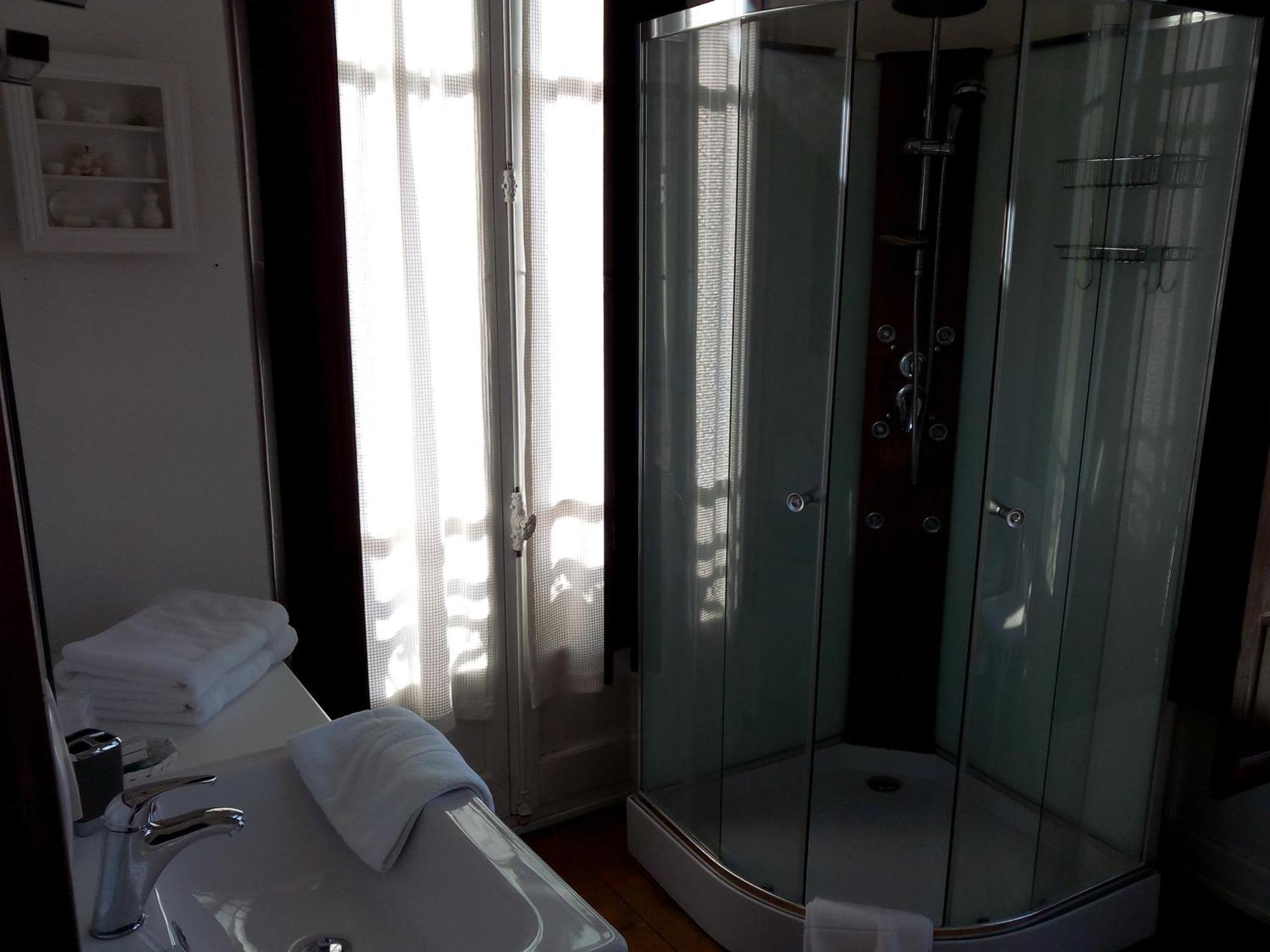 Castel De La Pique Bed & Breakfast Bagneres-de-Luchon ภายนอก รูปภาพ