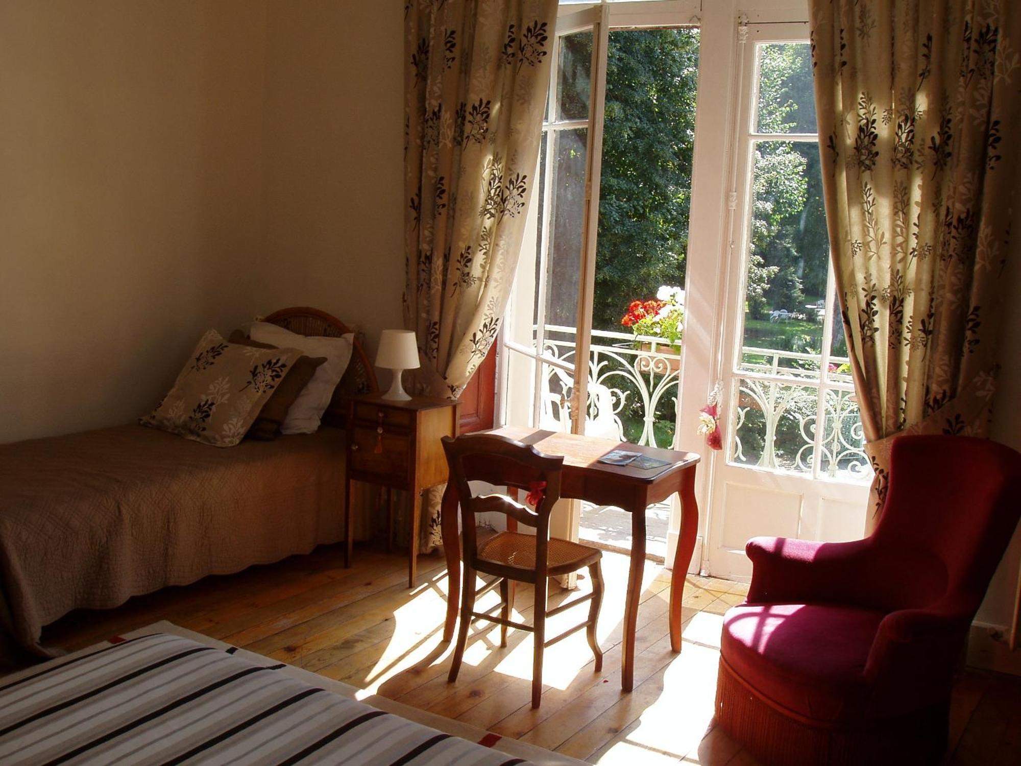 Castel De La Pique Bed & Breakfast Bagneres-de-Luchon ห้อง รูปภาพ