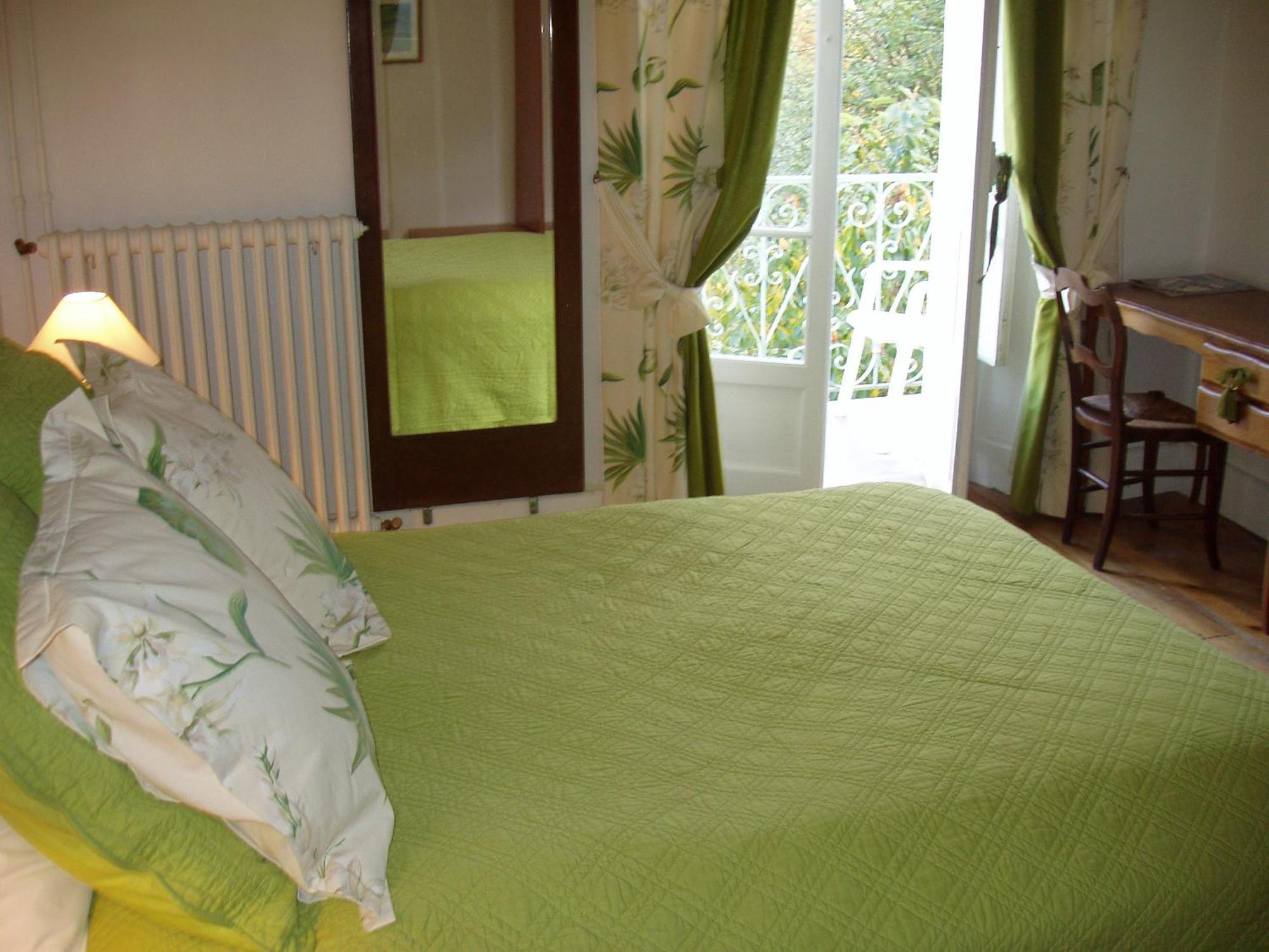 Castel De La Pique Bed & Breakfast Bagneres-de-Luchon ห้อง รูปภาพ