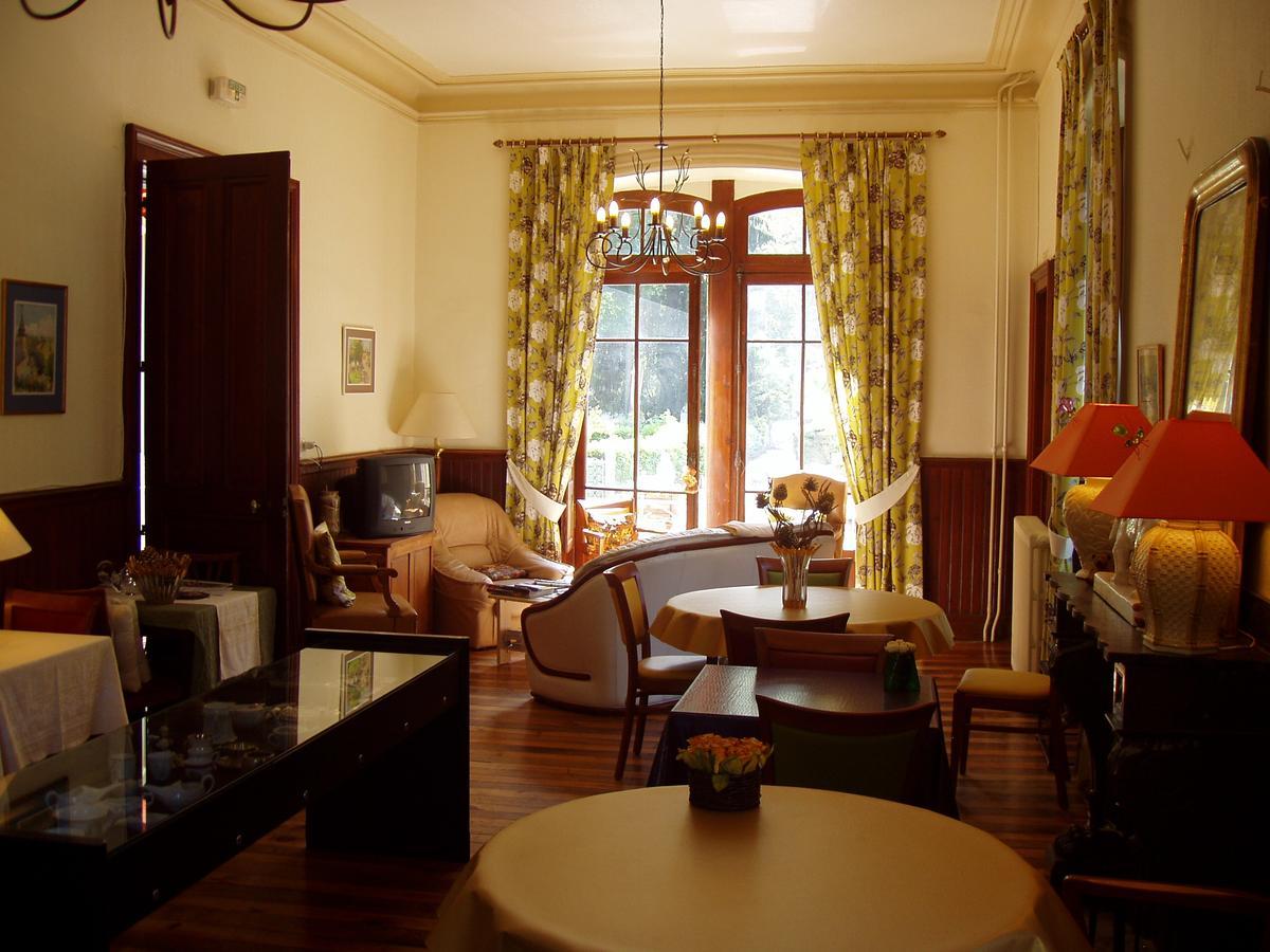 Castel De La Pique Bed & Breakfast Bagneres-de-Luchon ภายนอก รูปภาพ